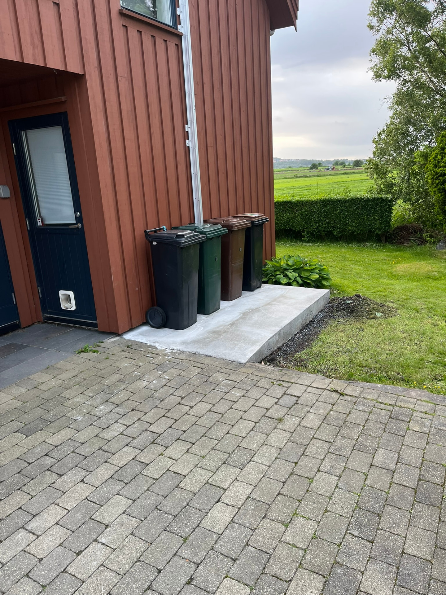 Oppbygging og planering av underlaget med singel